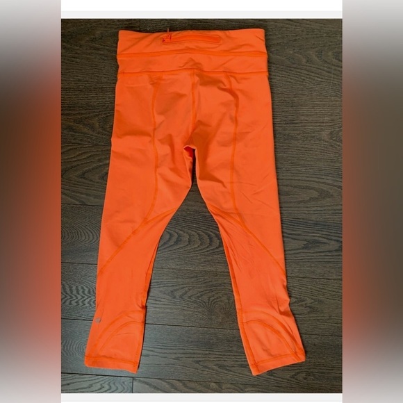 Lululemon size 4 yoga leggings in great condition - Picture 1 of 7